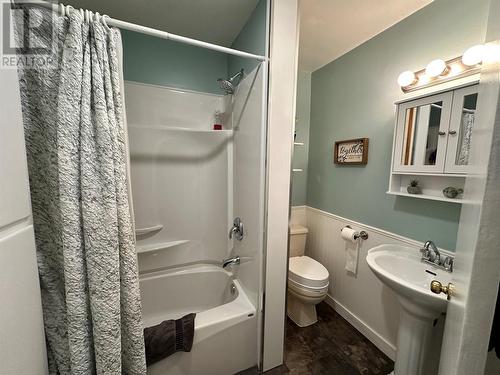 1444 96 Avenue, Dawson Creek, BC - Indoor Photo Showing Bathroom