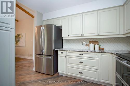 32 Wilmot Trail, Clarington (Newcastle), ON - Indoor Photo Showing Kitchen