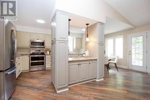 32 Wilmot Trail, Clarington (Newcastle), ON - Indoor Photo Showing Kitchen