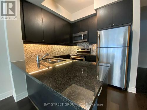 415E - 8110 Birchmount Road, Markham, ON - Indoor Photo Showing Kitchen With Stainless Steel Kitchen With Double Sink With Upgraded Kitchen