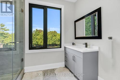 15714 Bathurst Street, King, ON - Indoor Photo Showing Bathroom