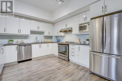 B105 - 99 South Town Centre Boulevard, Markham, ON - Indoor Photo Showing Kitchen