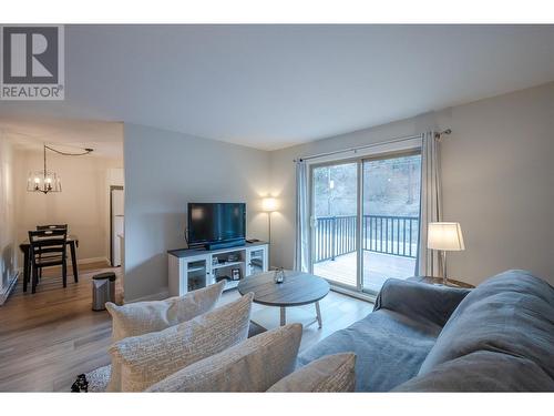 11318 Jubilee Road W Unit# 2, Summerland, BC - Indoor Photo Showing Living Room