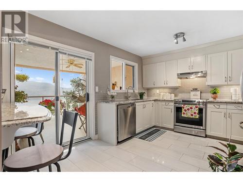 4460 Ponderosa Drive Unit# 105, Peachland, BC - Indoor Photo Showing Kitchen