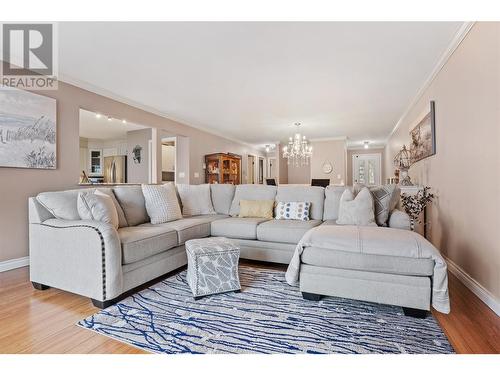 4460 Ponderosa Drive Unit# 105, Peachland, BC - Indoor Photo Showing Living Room