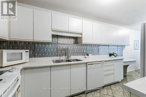 115 - 2205 South Millway, Mississauga, ON - Indoor Photo Showing Kitchen With Double Sink