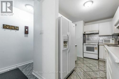 115 - 2205 South Millway, Mississauga, ON - Indoor Photo Showing Kitchen