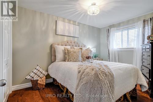 51 Radford Avenue, Cambridge, ON - Indoor Photo Showing Bedroom