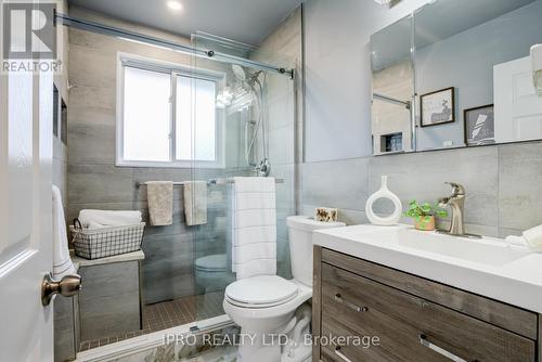 51 Radford Avenue, Cambridge, ON - Indoor Photo Showing Bathroom