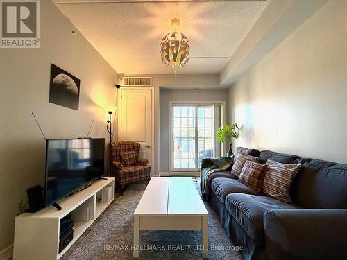 315 - 1077 Gordon Street, Guelph, ON - Indoor Photo Showing Living Room