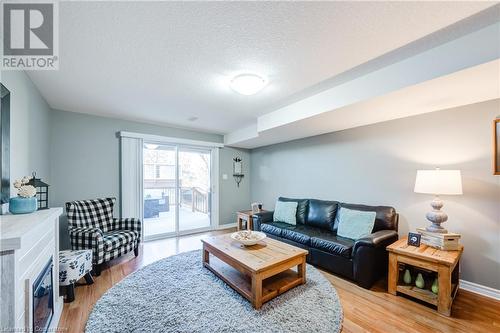 111 King Street E Unit# 9, Ingersoll, ON - Indoor Photo Showing Living Room