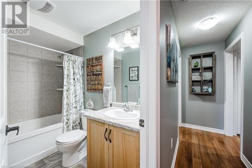 111 King Street E Unit# 9, Ingersoll, ON - Indoor Photo Showing Bathroom