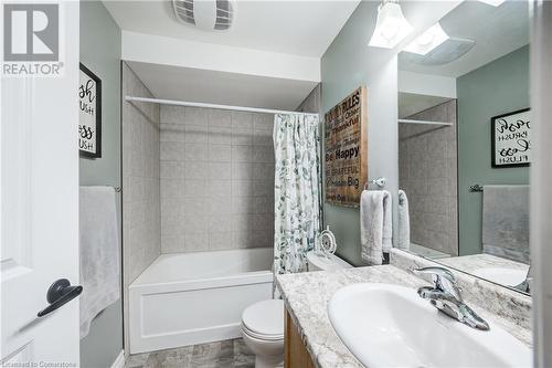 111 King Street E Unit# 9, Ingersoll, ON - Indoor Photo Showing Bathroom