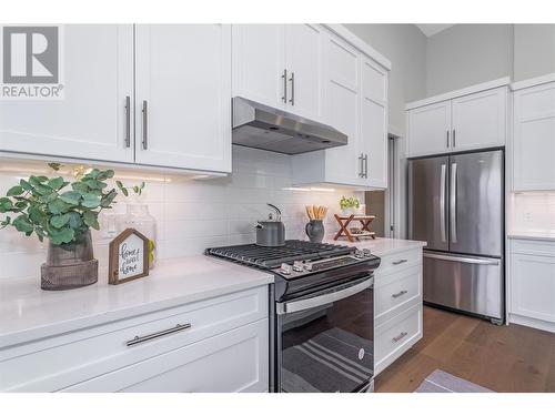 1416 Tower Ranch Drive, Kelowna, BC - Indoor Photo Showing Kitchen With Upgraded Kitchen