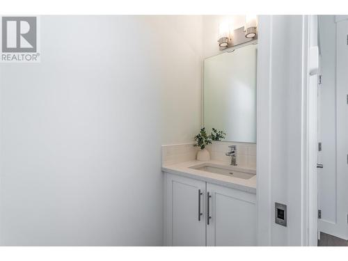 1416 Tower Ranch Drive, Kelowna, BC - Indoor Photo Showing Bathroom