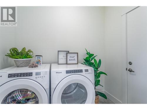 1416 Tower Ranch Drive, Kelowna, BC - Indoor Photo Showing Laundry Room