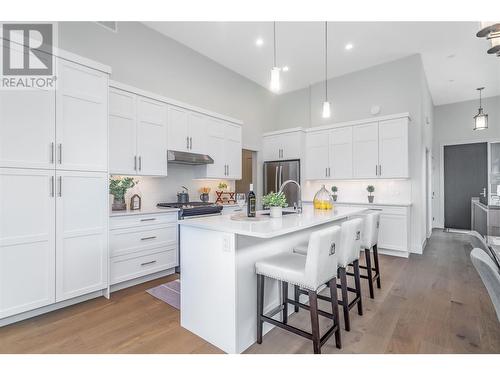 1416 Tower Ranch Drive, Kelowna, BC - Indoor Photo Showing Kitchen With Upgraded Kitchen