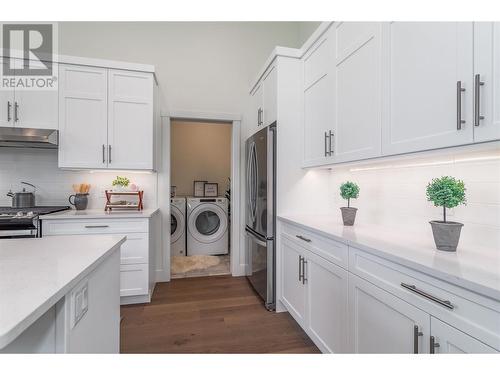 1416 Tower Ranch Drive, Kelowna, BC - Indoor Photo Showing Kitchen