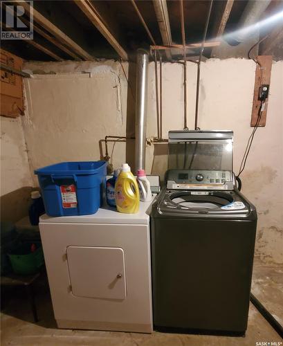 129 1St Street W, Ponteix, SK - Indoor Photo Showing Laundry Room