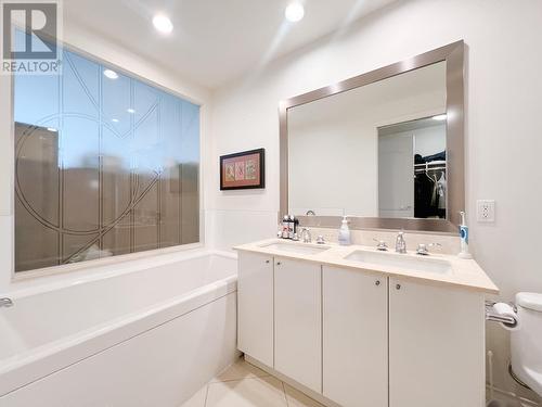 904 162 Victory Ship Way, North Vancouver, BC - Indoor Photo Showing Bathroom