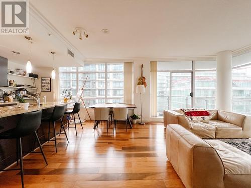 904 162 Victory Ship Way, North Vancouver, BC - Indoor Photo Showing Living Room