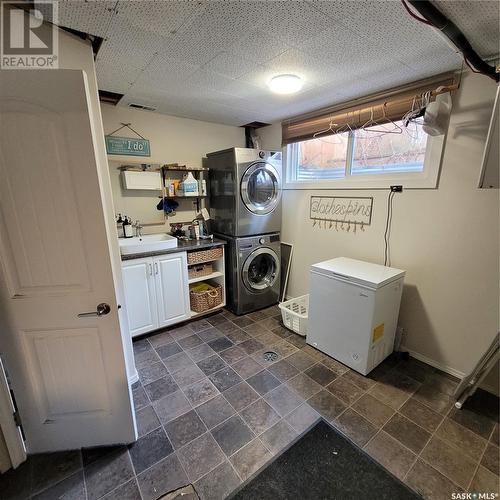 307 Birch Street, Caronport, SK - Indoor Photo Showing Laundry Room