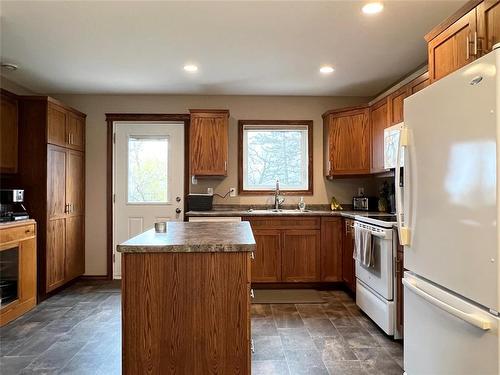 95 Alexander Street, Treherne, MB - Indoor Photo Showing Kitchen With Double Sink