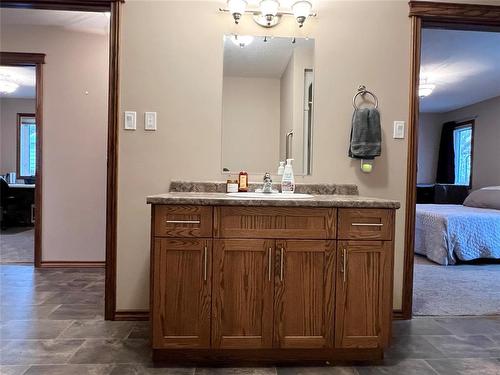 95 Alexander Street, Treherne, MB - Indoor Photo Showing Bathroom