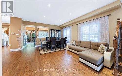 77 Worthington Avenue, Richmond Hill, ON - Indoor Photo Showing Living Room