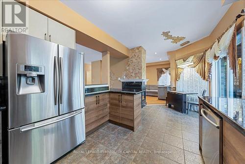 77 Worthington Avenue, Richmond Hill, ON - Indoor Photo Showing Kitchen