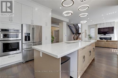 1164 Bridge Road, Oakville, ON - Indoor Photo Showing Kitchen With Upgraded Kitchen