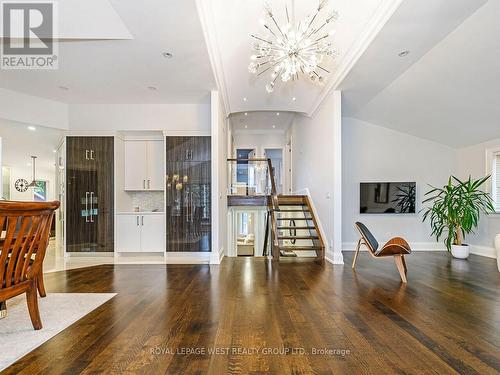 3602 Logmoss Crescent, Mississauga, ON - Indoor Photo Showing Living Room