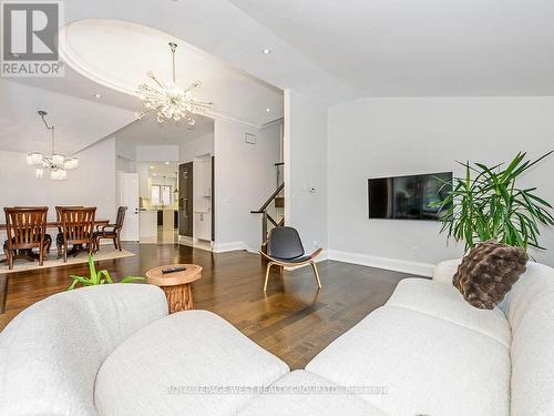 3602 Logmoss Crescent, Mississauga, ON - Indoor Photo Showing Living Room