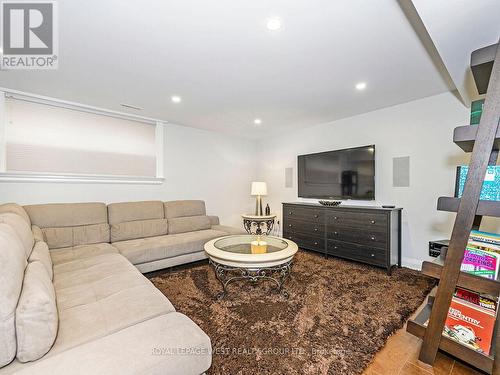 3602 Logmoss Crescent, Mississauga, ON - Indoor Photo Showing Living Room