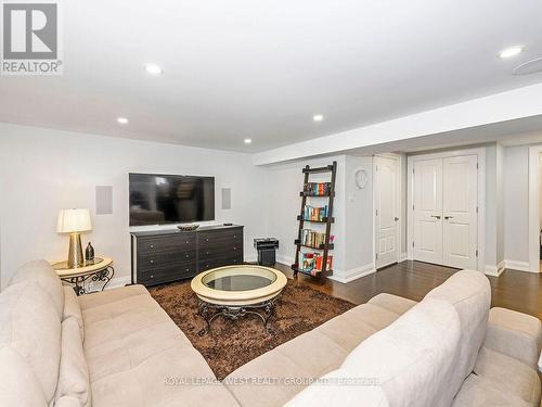 3602 Logmoss Crescent, Mississauga, ON - Indoor Photo Showing Living Room