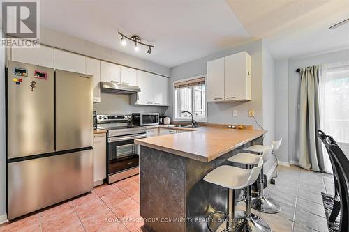 541 Bondi Avenue, Newmarket, ON - Indoor Photo Showing Kitchen With Double Sink