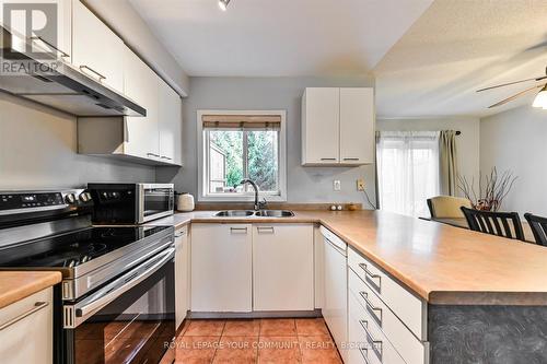 541 Bondi Avenue, Newmarket, ON - Indoor Photo Showing Kitchen With Double Sink