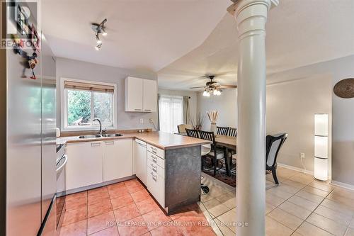 541 Bondi Avenue, Newmarket, ON - Indoor Photo Showing Kitchen With Double Sink