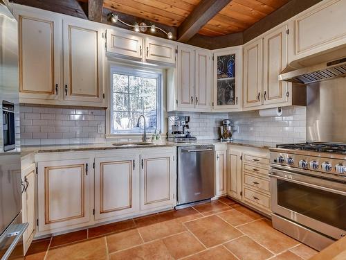 Kitchen - 2598 4E Rue, Sainte-Sophie, QC - Indoor Photo Showing Kitchen With Upgraded Kitchen