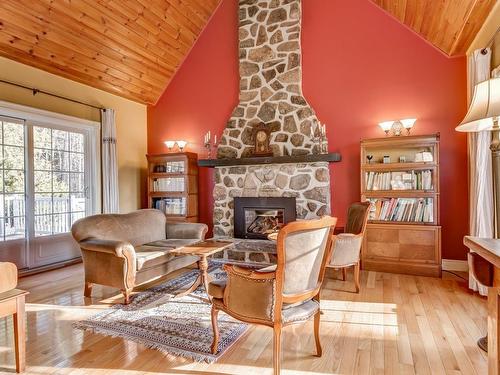 Living room - 2598 4E Rue, Sainte-Sophie, QC - Indoor Photo Showing Living Room With Fireplace