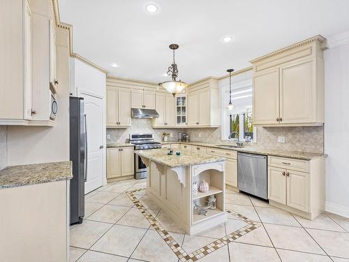 Kitchen - 256 Rue Des Alismas, Laval (Sainte-Dorothée), QC - Indoor Photo Showing Kitchen With Upgraded Kitchen