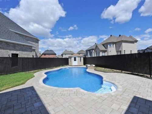 Pool - 256 Rue Des Alismas, Laval (Sainte-Dorothée), QC - Outdoor With In Ground Pool With Backyard