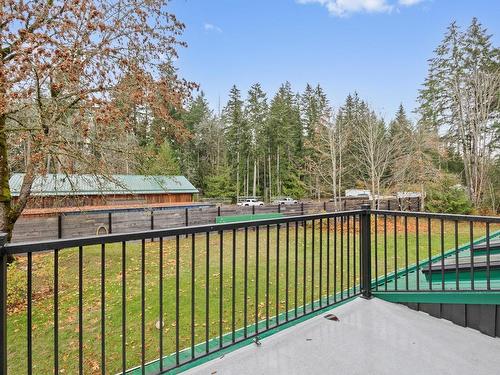 571 Holiday Rd, Fanny Bay, BC 