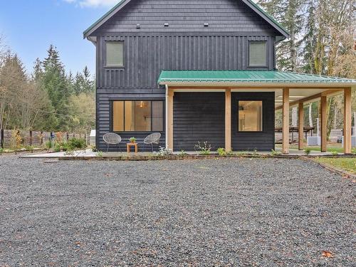 571 Holiday Rd, Fanny Bay, BC 