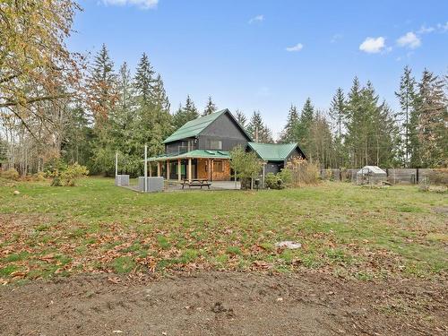 571 Holiday Rd, Fanny Bay, BC 