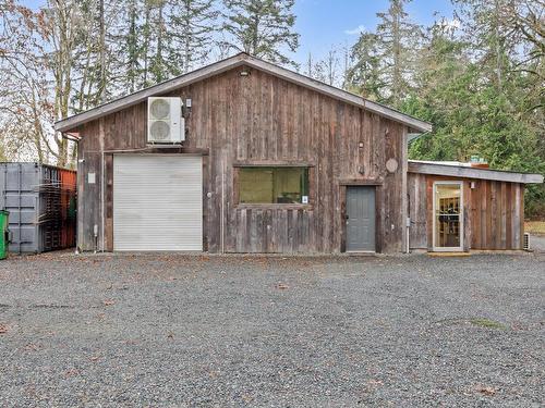 571 Holiday Rd, Fanny Bay, BC 