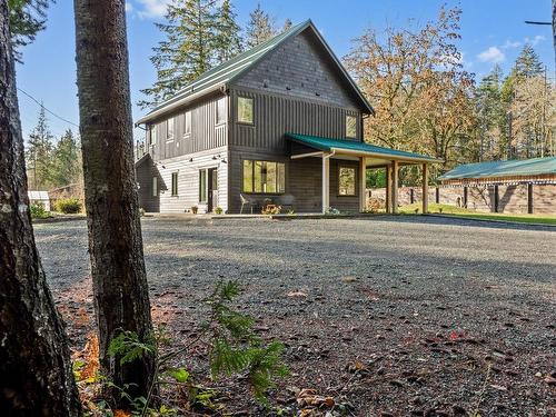 571 Holiday Rd, Fanny Bay, BC 