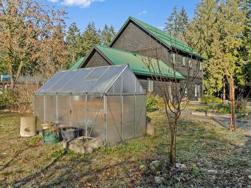 571 Holiday Rd, Fanny Bay, BC 