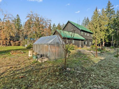 571 Holiday Rd, Fanny Bay, BC 