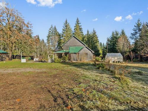 571 Holiday Rd, Fanny Bay, BC 